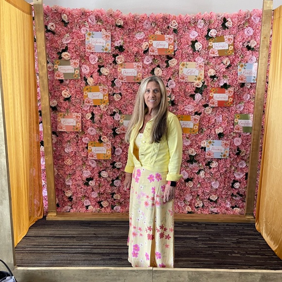 Meet your Posher, Lori
Soon I will begin 
And when I do,,,, - Picture 6 of 12